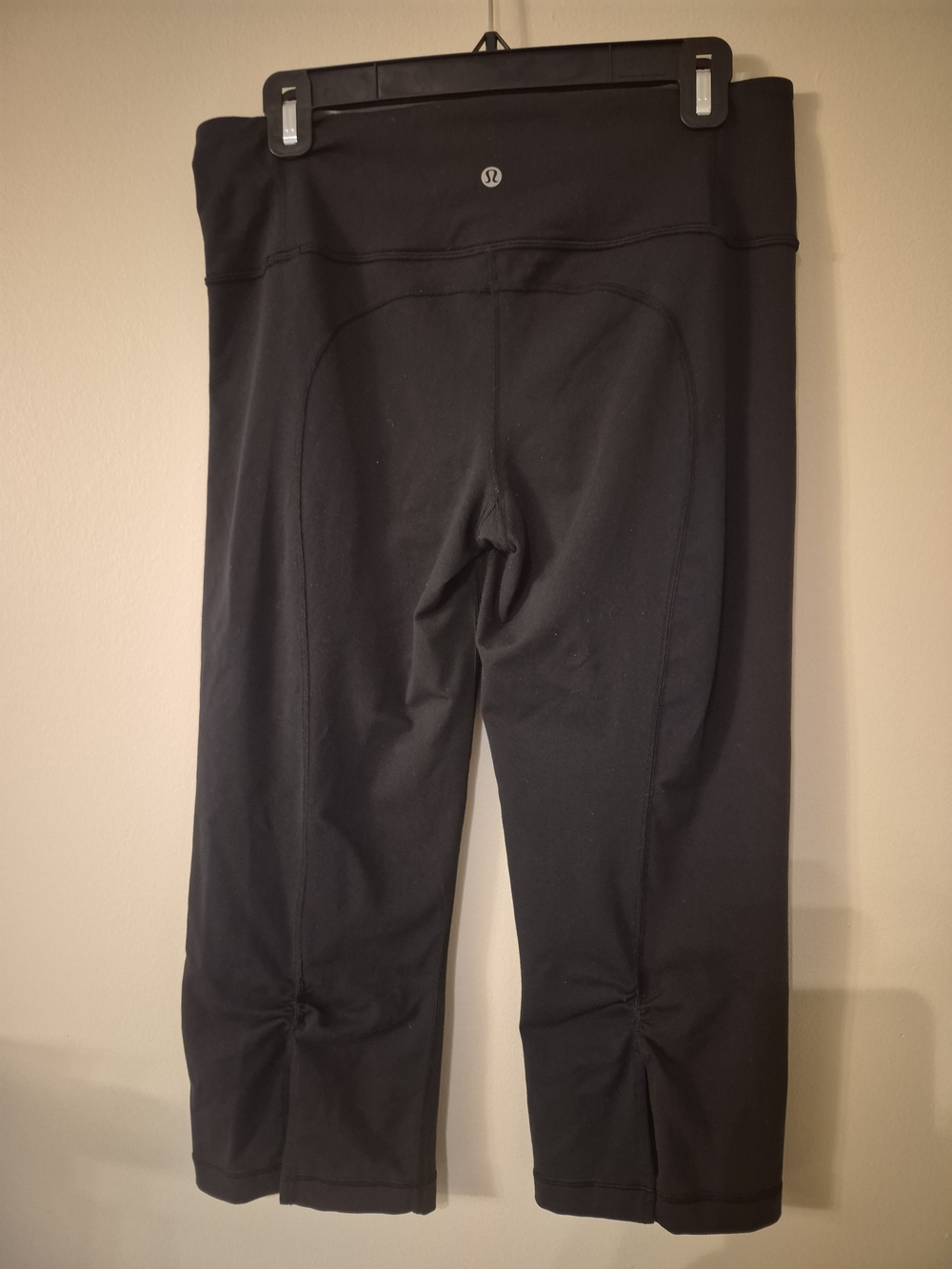 Lululemon Black Cropped Capri Leggings Size 10 Ruched Split Hem Yoga